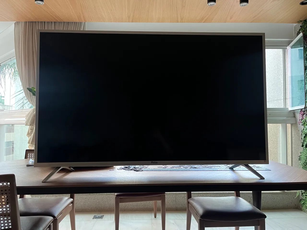 TV Philco - Tela Grande e Design Moderno