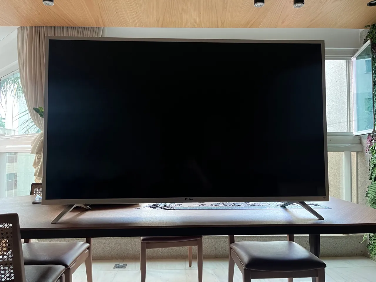 TV Philco - Tela Grande e Design Moderno