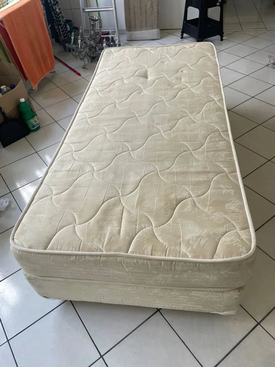 Cama box de solteiro (base e Colchão)em ótimo estado - Foto 2