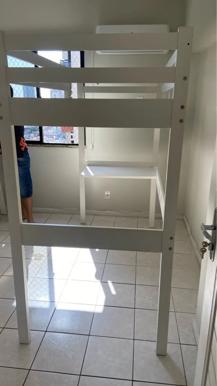Cama suspensa com escrivaninha Tok Stok semi nova - Foto 3