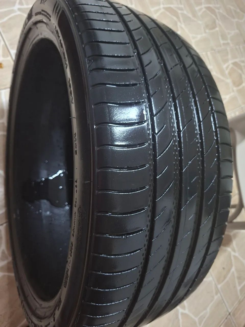 Pneu 245/40ZR21 Delinte  - Foto 2