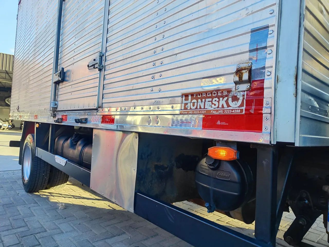 Ford Cargo 712 Cummins 6cc - Baú - Foto 13