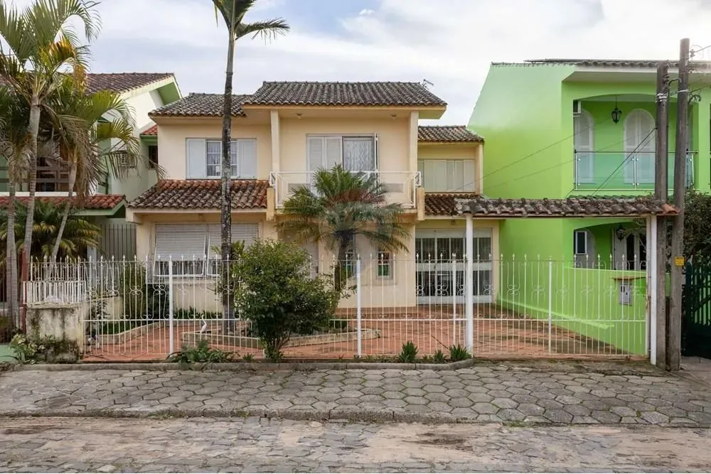 Casa à venda com excelente localização próxima à UFSM!