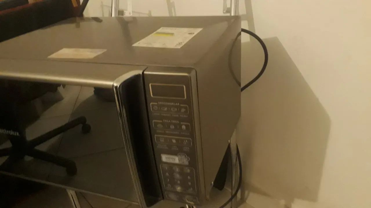 Microondas Eletrolux 27 litros - Foto 4