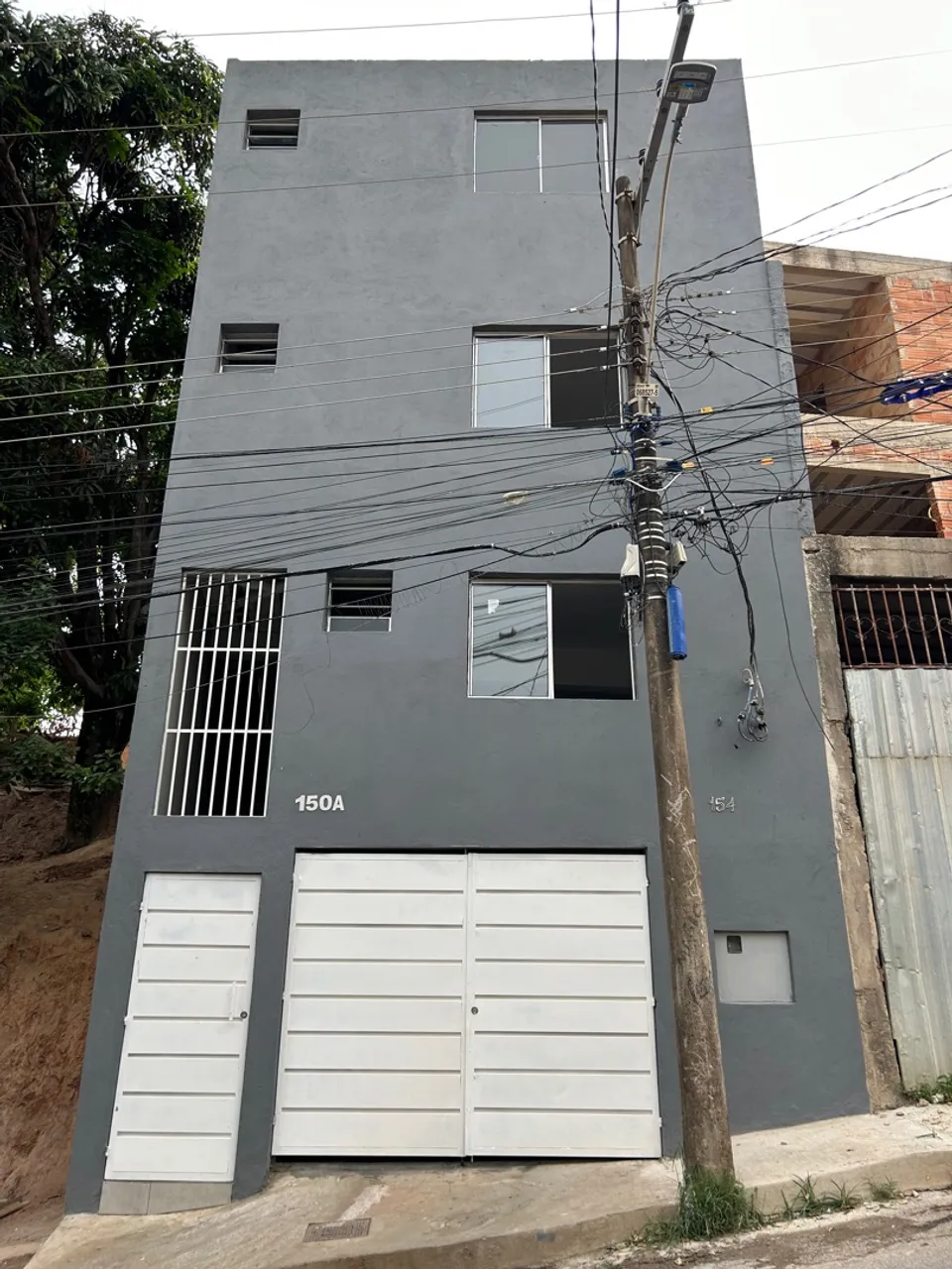 Vende se predio com 13 kitnets alugadas no barreiro