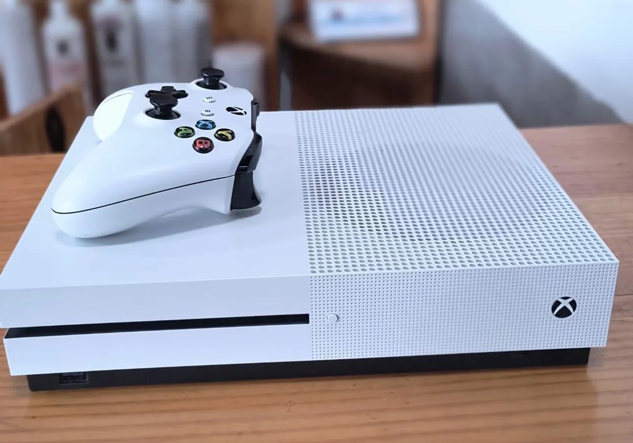 Xbox One S - usado - em excelente condições 