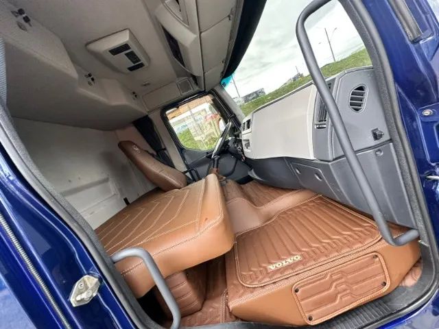 Volvo Vm 270 2021 Azul Carroceria Único dono - Foto 7