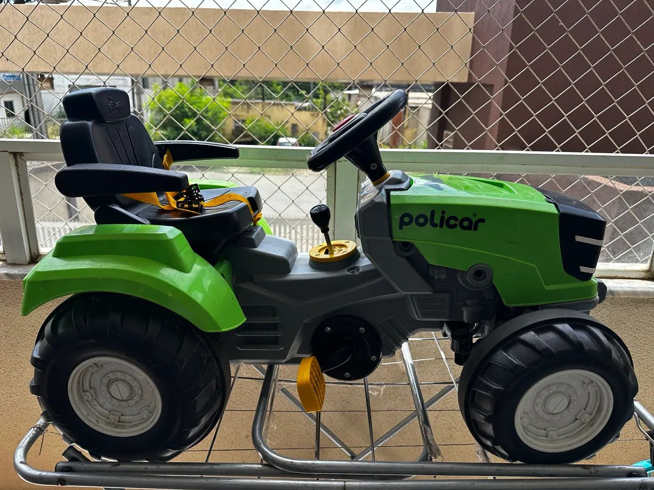 Trator poliplac carrinho de criança 