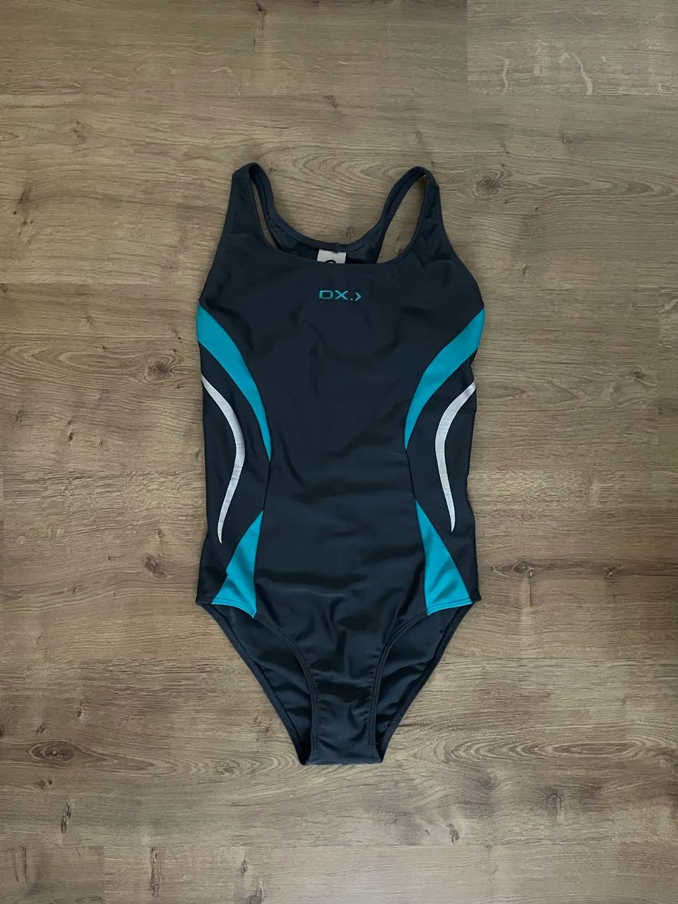 Maiô feminino tam P tons de azul e cinza da Oxer 