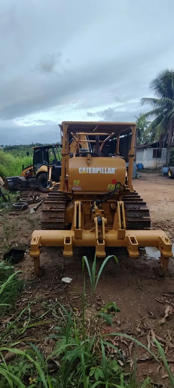 Trator de Esteira CAT D6-81