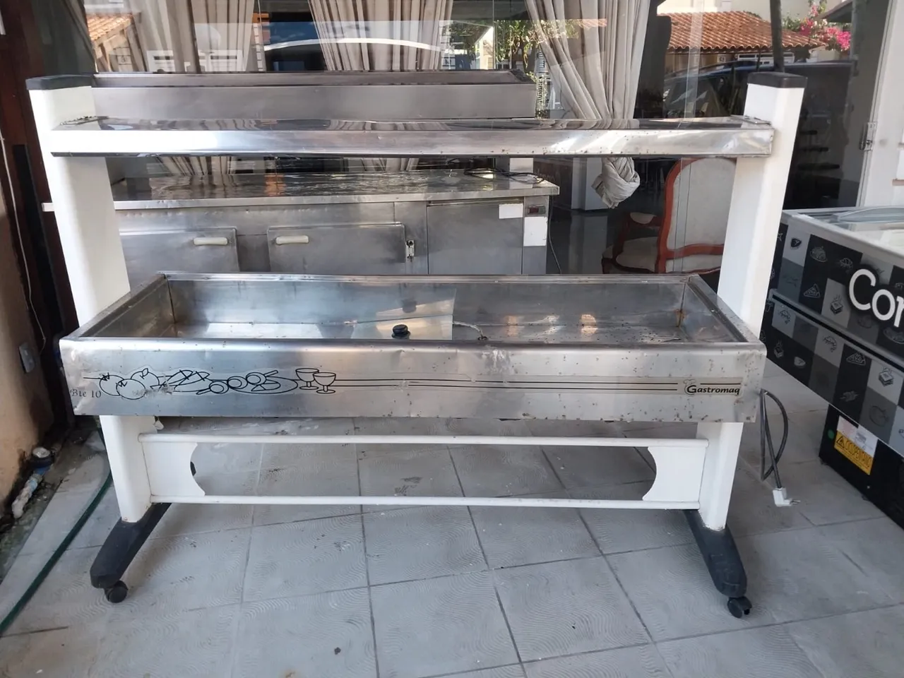 MESA BUFFET SELV SERVICE