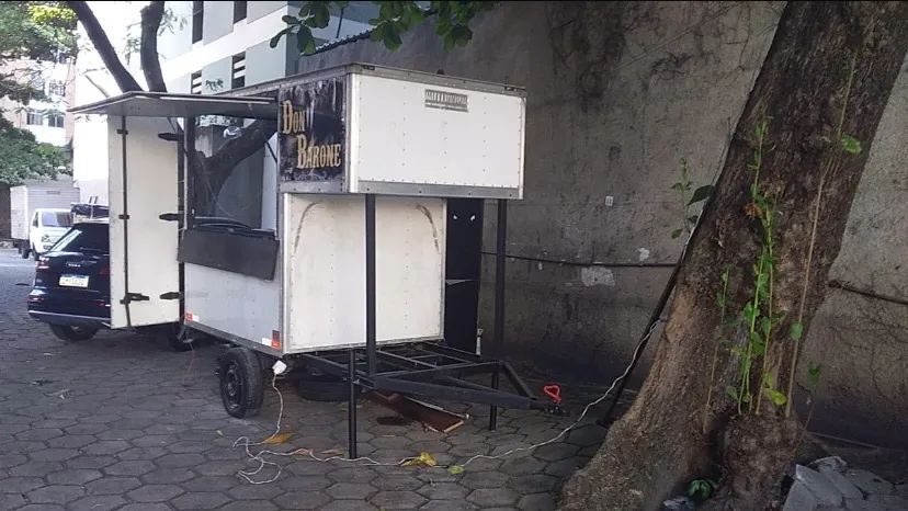 TRAILER LANCHES E BARRACAS