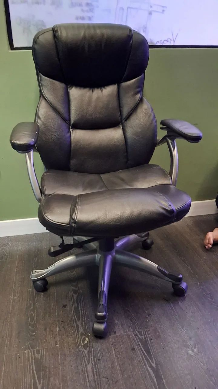 Conserto de cadeiras giratórias, gamer, massageadoras e reformas 