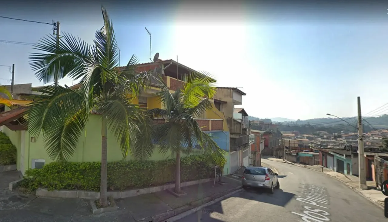 Casa em Rua das Palmeiras - Serpa - Caieiras/SP