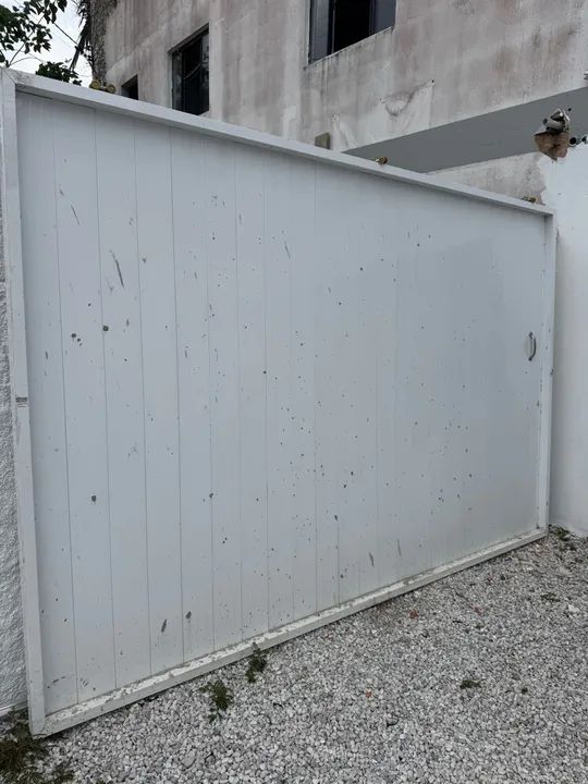 Porta de garagem branca de correr - Foto 2