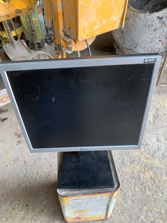 Monitor LG 17 polegadas defeito não liga  - Foto 5