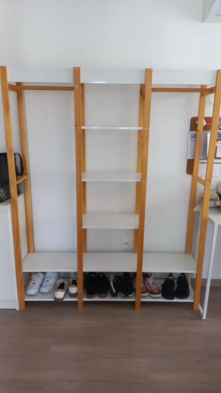 Guarda-Roupa/Sapateira Multifuncional em Madeira e Branco