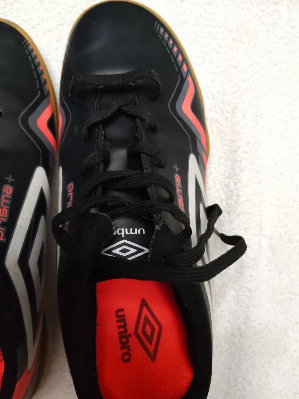 Chuteira Umbro Prisma+ - Foto 2