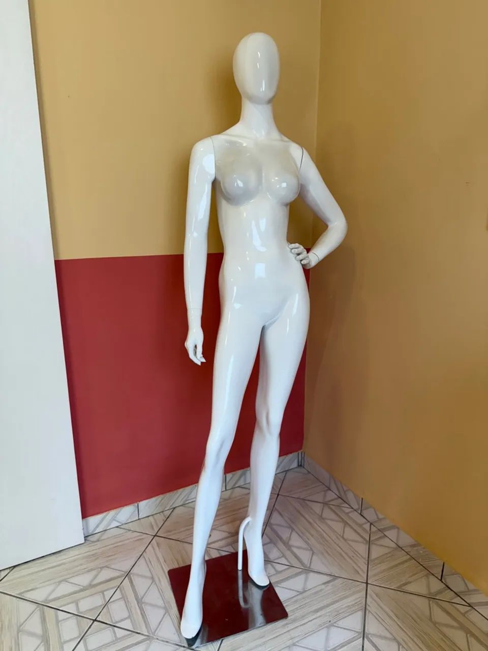Manequim de Fibra Feminino - Branco - Foto 3