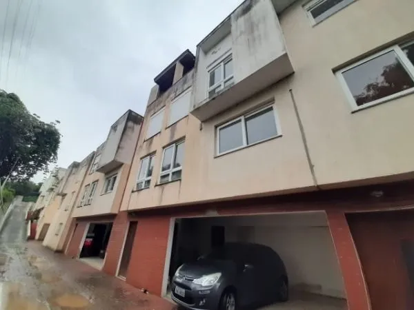 Casa Condominio em Porto Alegre, no bairro Ipanema, com 3 dormitório(s), e 3 ban