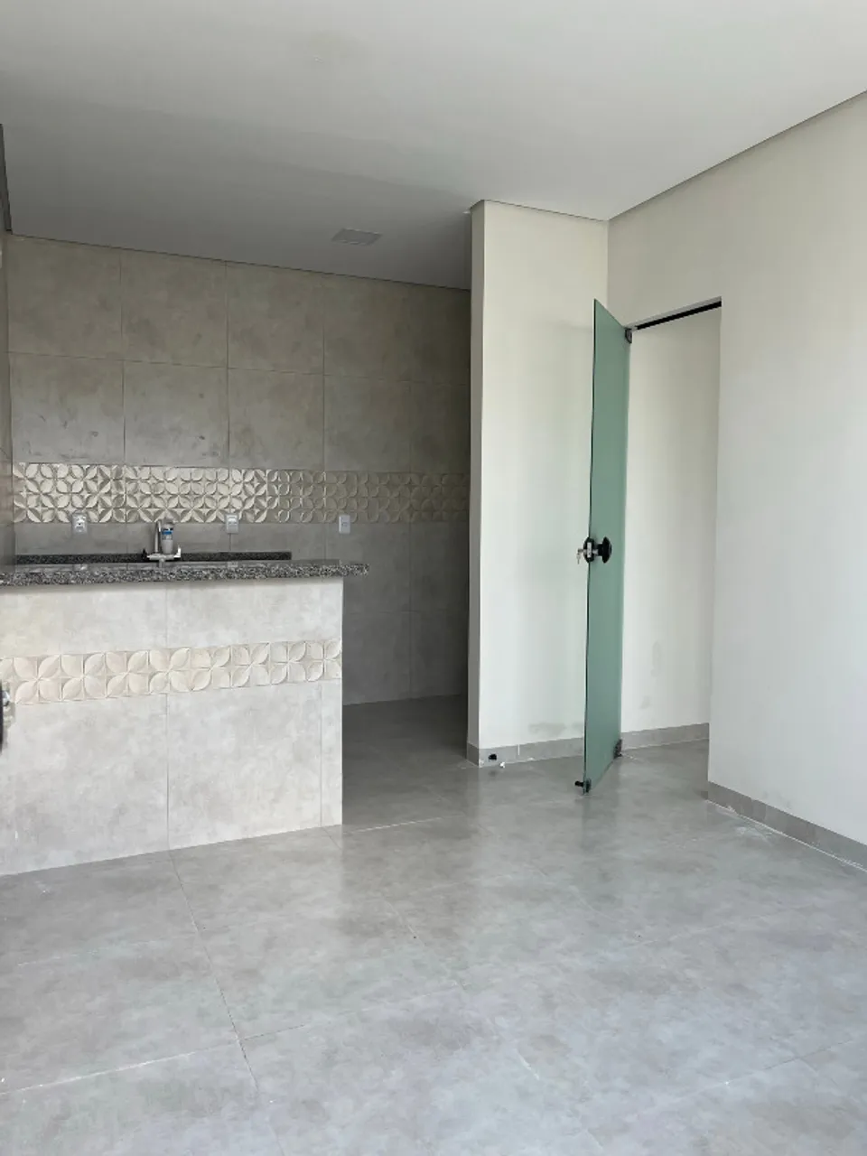 Novo, apto de 1 Quarto(atras do Assai proximo a Catolica