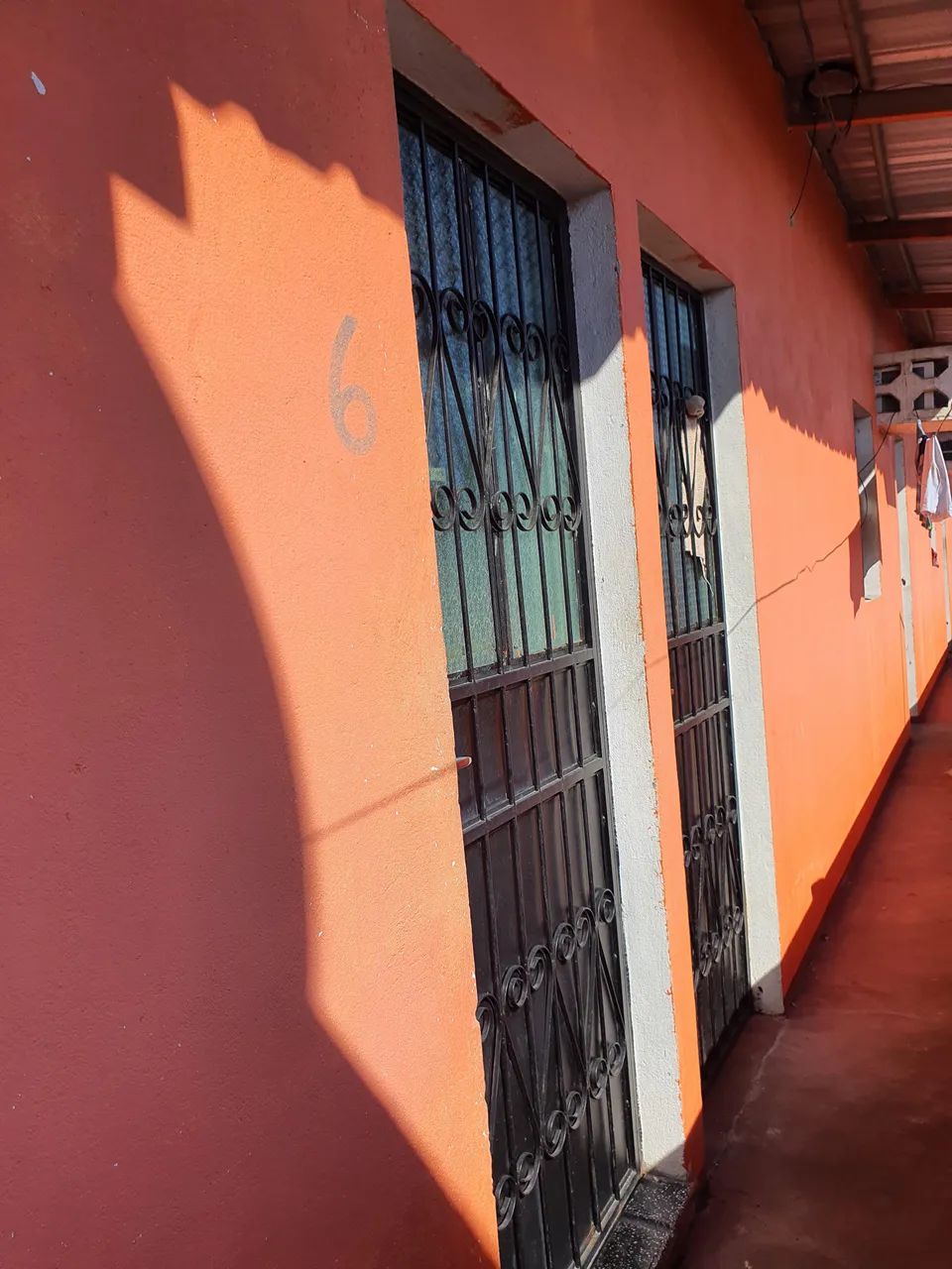 Vendo Villa com 10 Aptos no Novo Reino.
