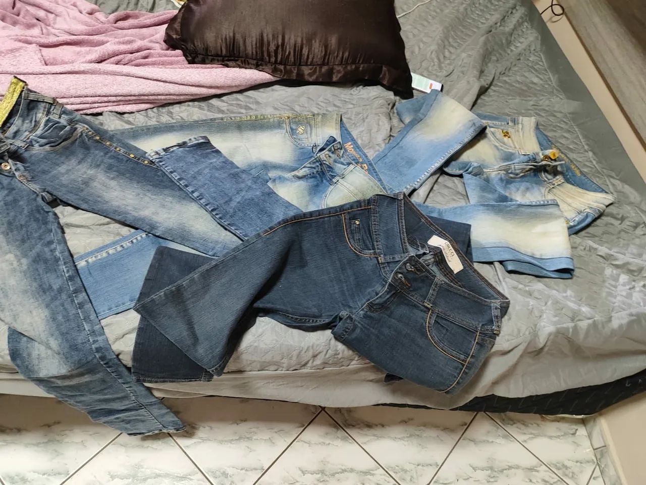 4 Calça Jeans Azul Clara com Detalhes - Foto 4