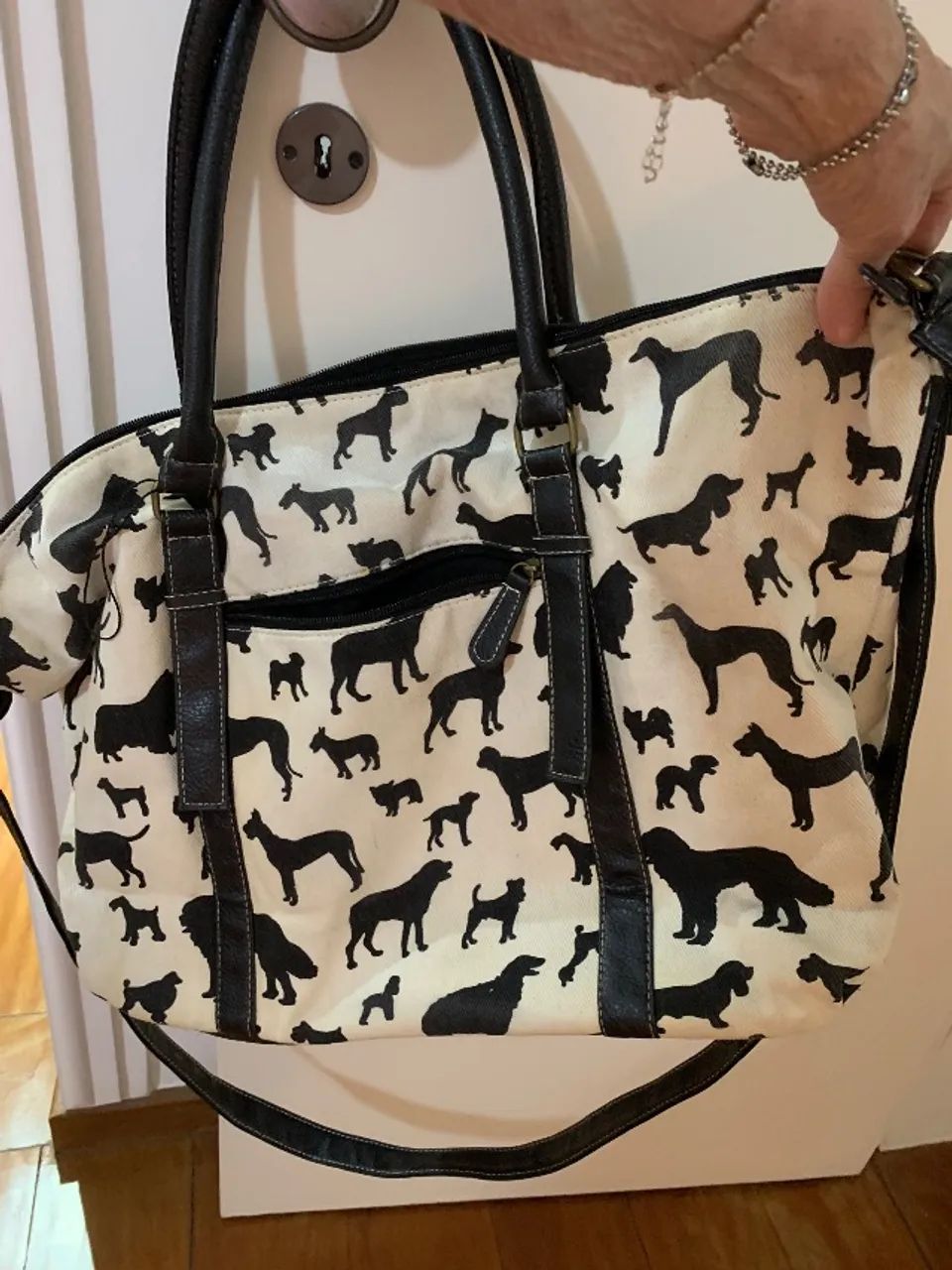 Bolsa tipo sacola bege estampa preta 