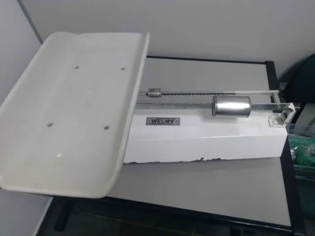 Balança mecânica pediátrica Welmy em Aço Branco 30 cm x 57 cm x 55 cm