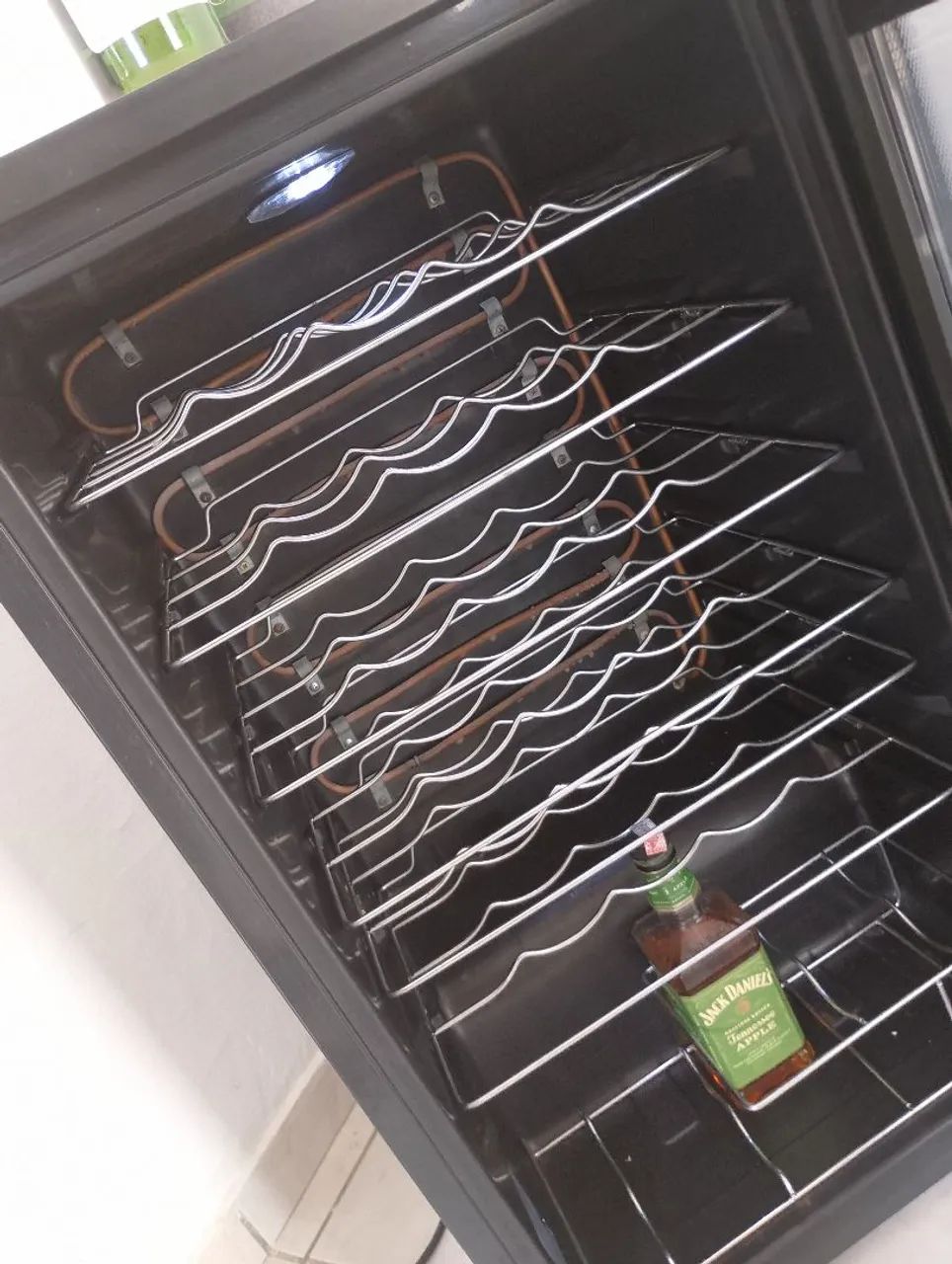 Adega climatizada Electrolux 46 garrafas - Foto 2