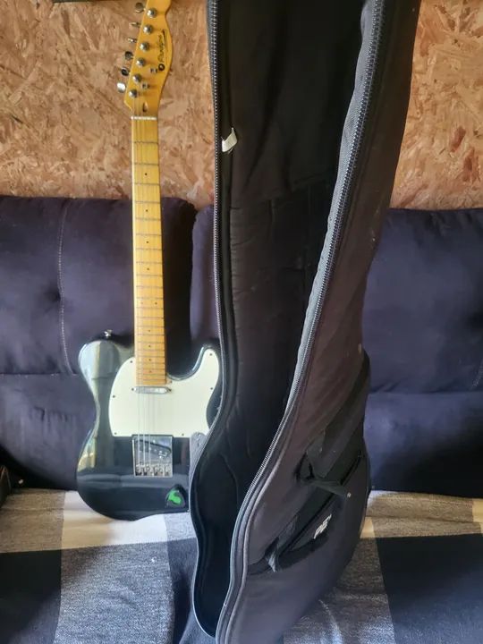Guitarra Elétrica Telecaster Preta com Case - Foto 2