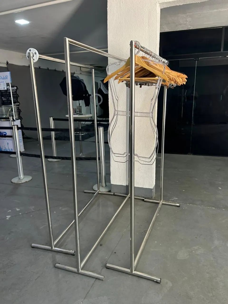 EXPOSITOR DE ROUPA EM AÇO INOXIDÁVEL (ARARA) - Foto 4