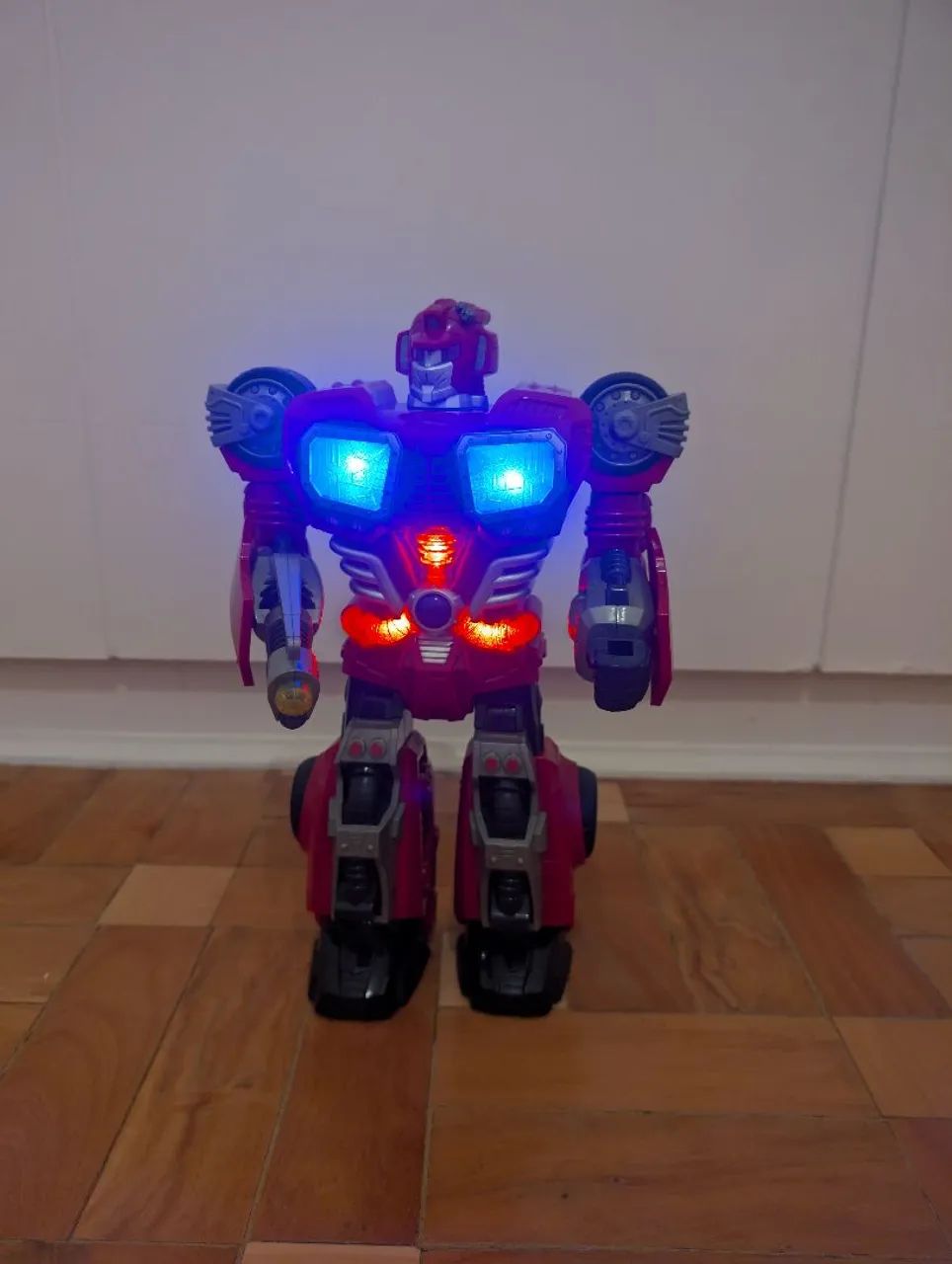 Robô Transformer com Luzes e Efeitos Sonoros - Foto 2