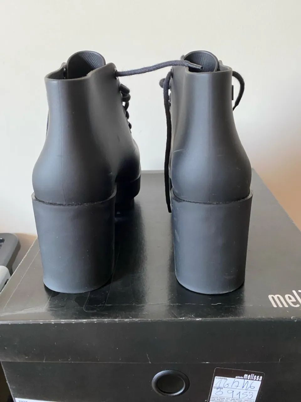 Bota Melissa Stellar Preta - Nova - desapego  - Foto 3