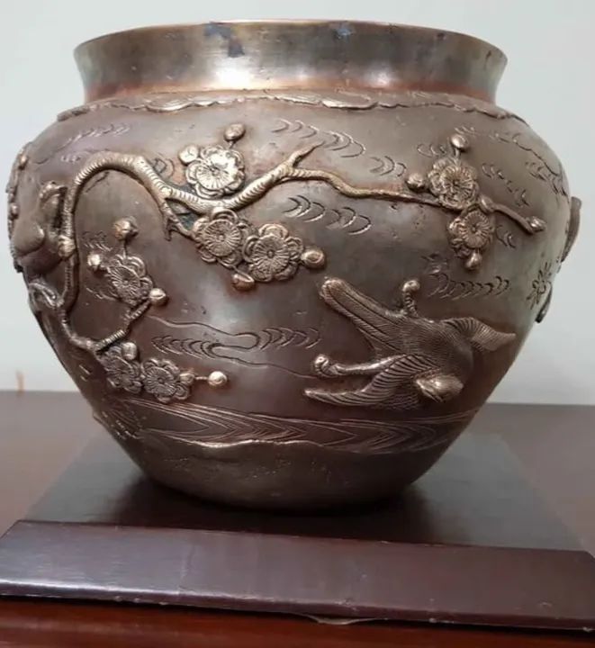 Par de Cachepots/Vasos Chineses Séc.17/18 em Metal com Decoração de Pássaros e Flores