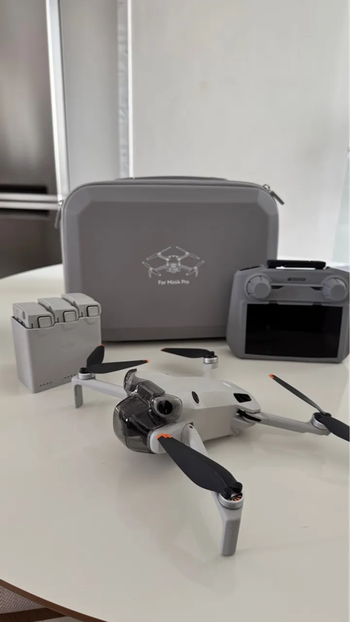 SUPER COMBO DJI MINI 4 PRO com pouco voo, praticamente novo, leia a descrição
