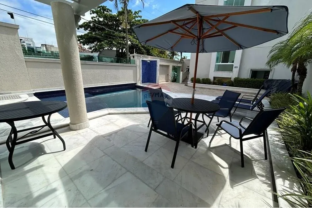 Apartamento à venda na praia da Enseada Guarujá SP.