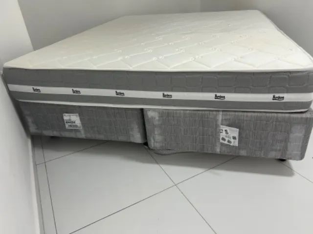 Base de colchão tamanho queen, marca Anjos. Excelente estado, pouco tempo de uso. 