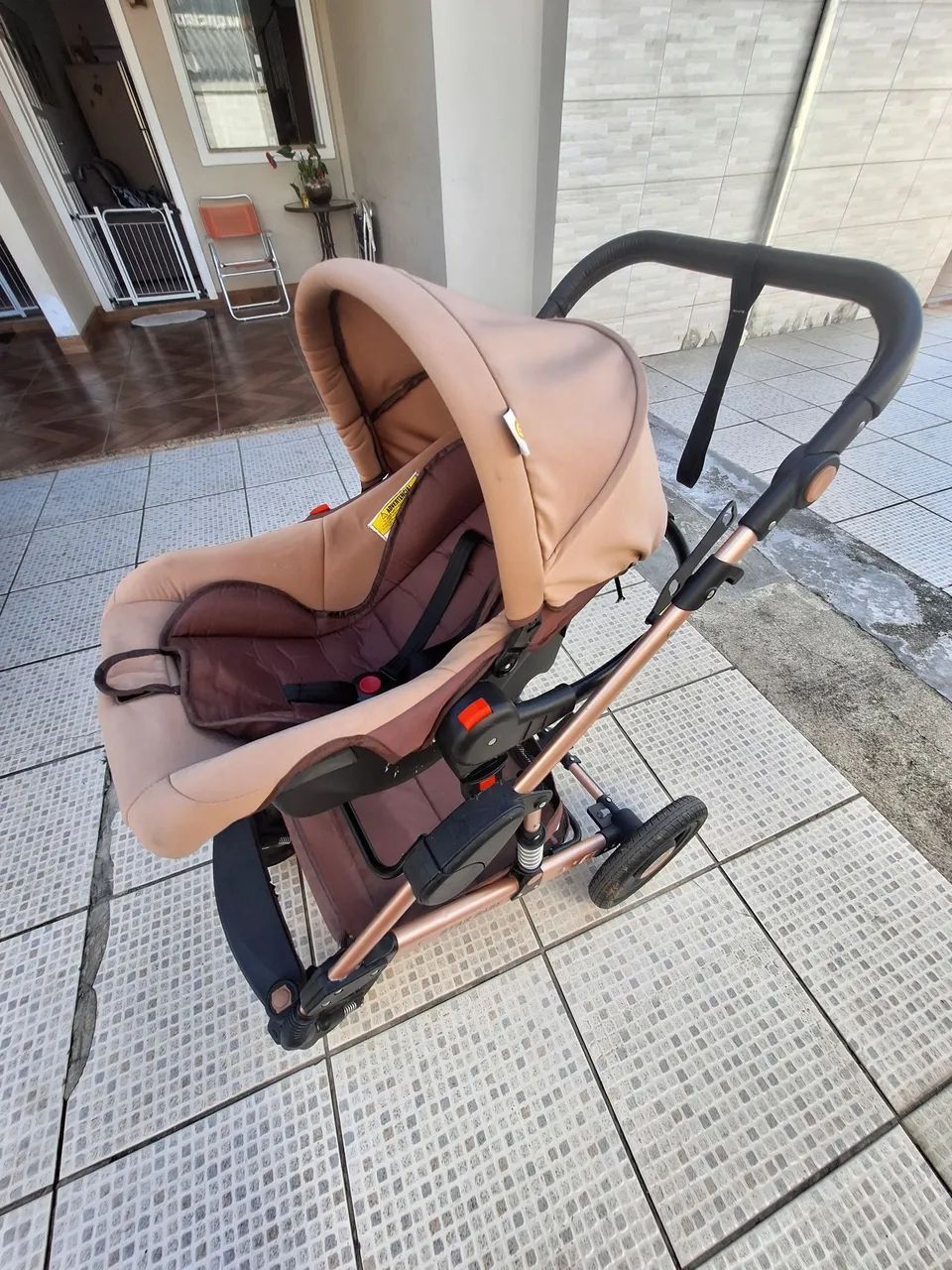 Carrinho de Bebê Luxo Dourado + bebê conforto - Foto 3