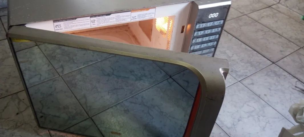 Microondas Midea grill 30 litros funcionando  - Foto 2