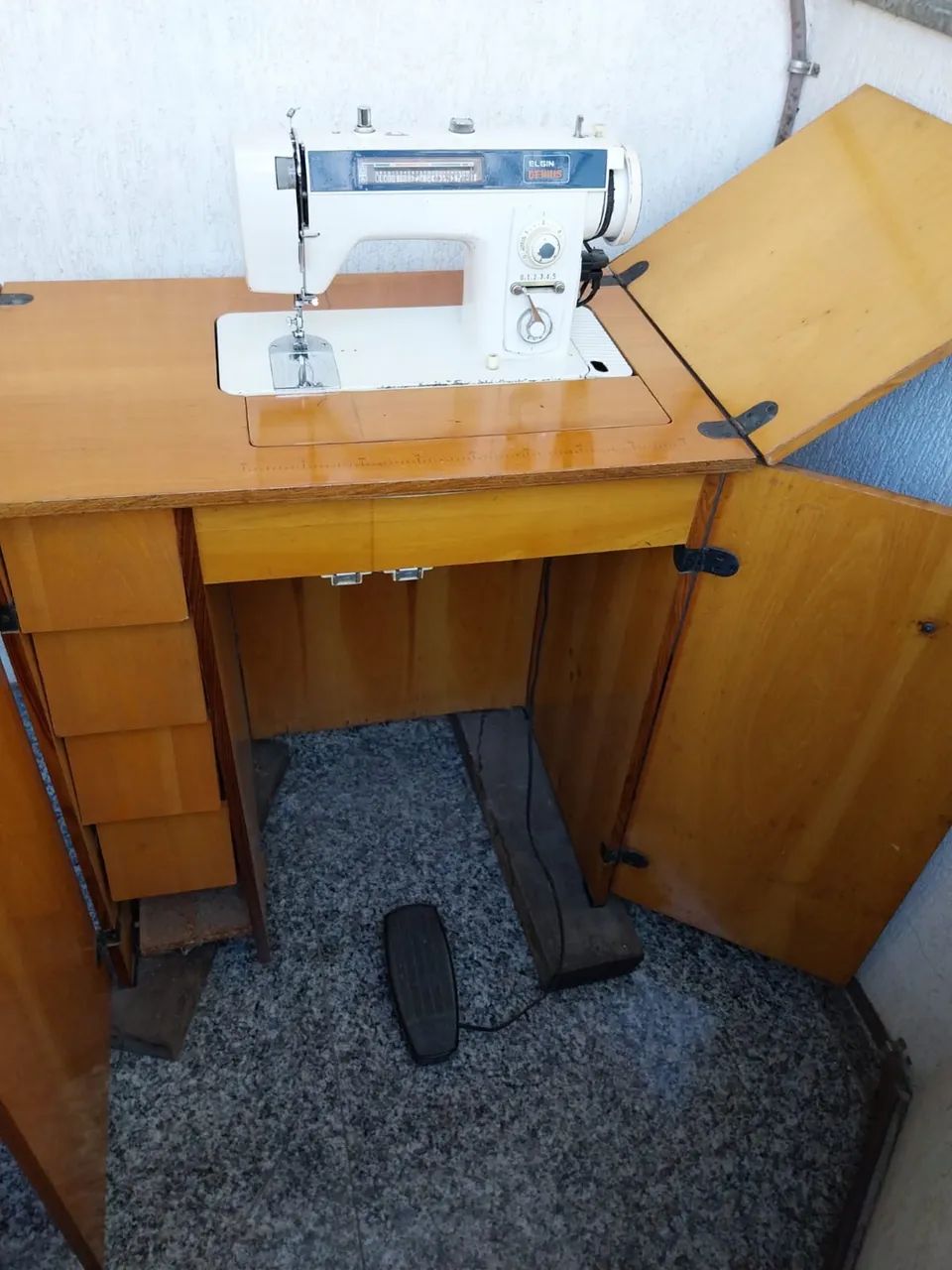 Máquina de costura Elgin gênios com gabinete  - Foto 4