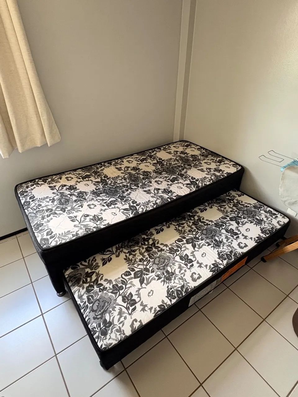 Vendo Cama Solteiro com colchão ortopédico  - Foto 3