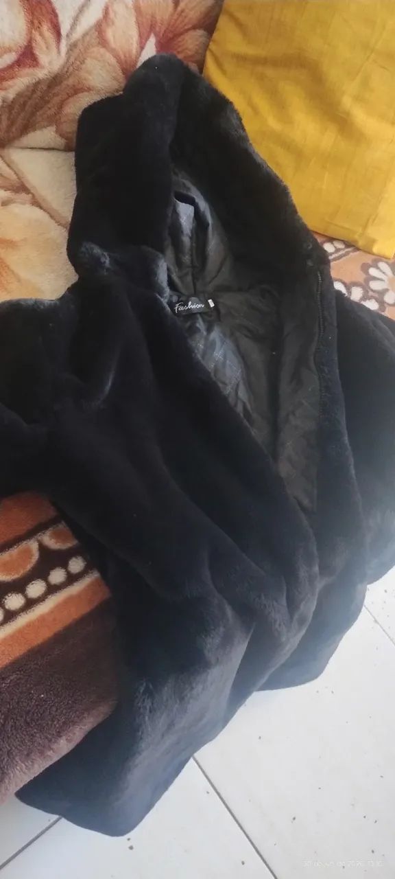 Casaco de pelos preto, grosso. - Foto 3