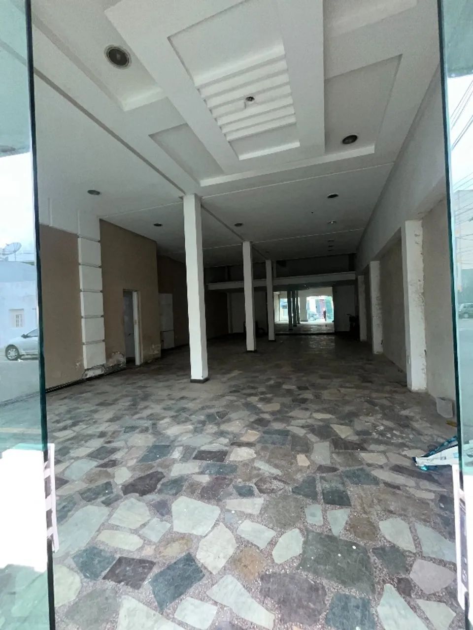 ALUGA-SE LOJA COMERCIAL - R$ 2.400/MÊS - Foto 2