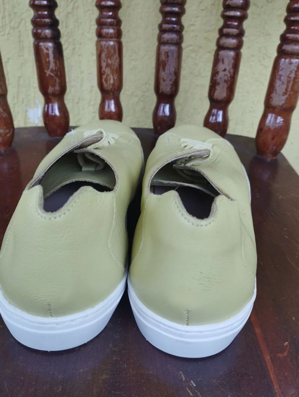Tênis de couro amarelo  - Foto 4