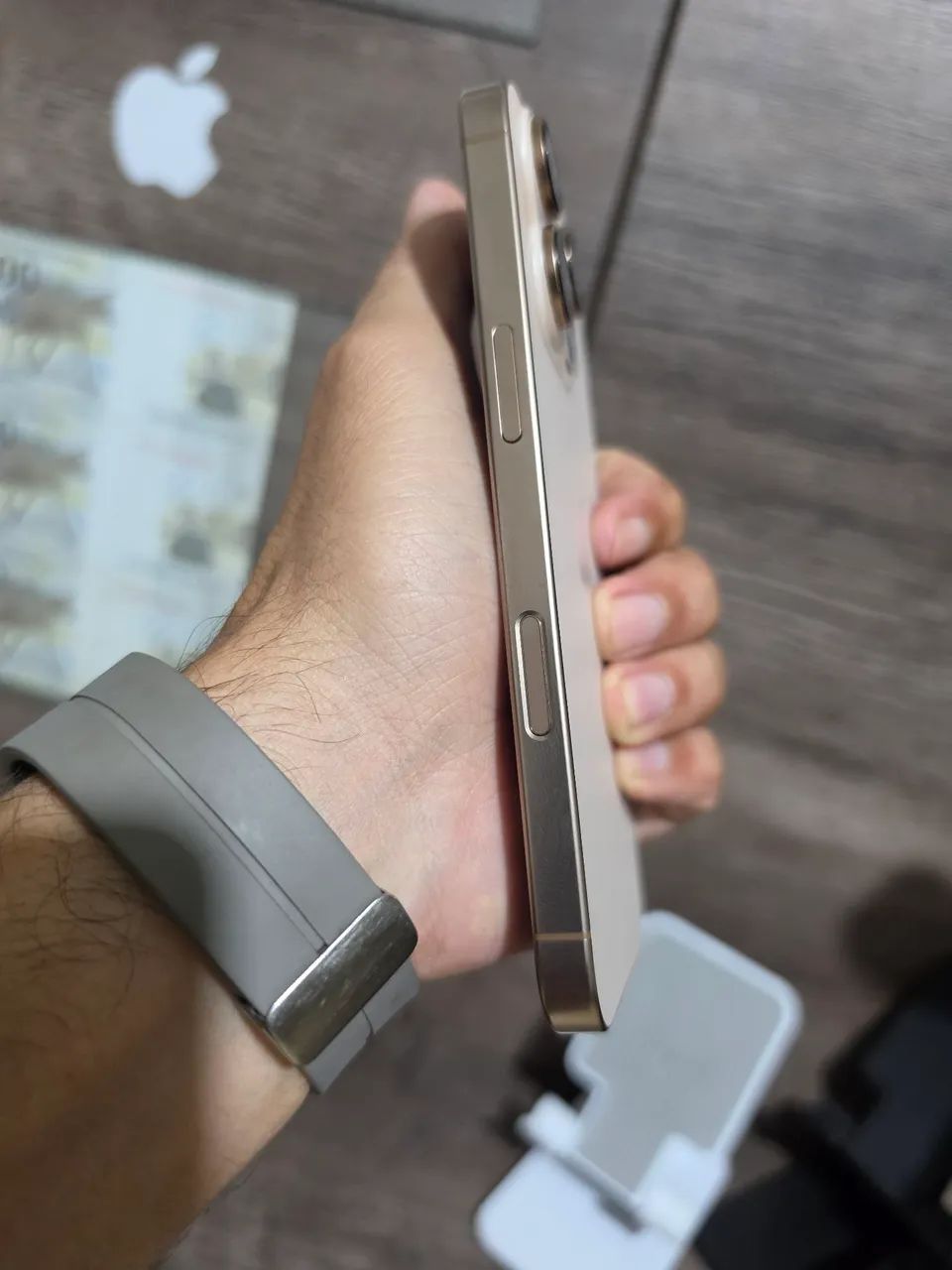 Iphone 16 pro  - Foto 2