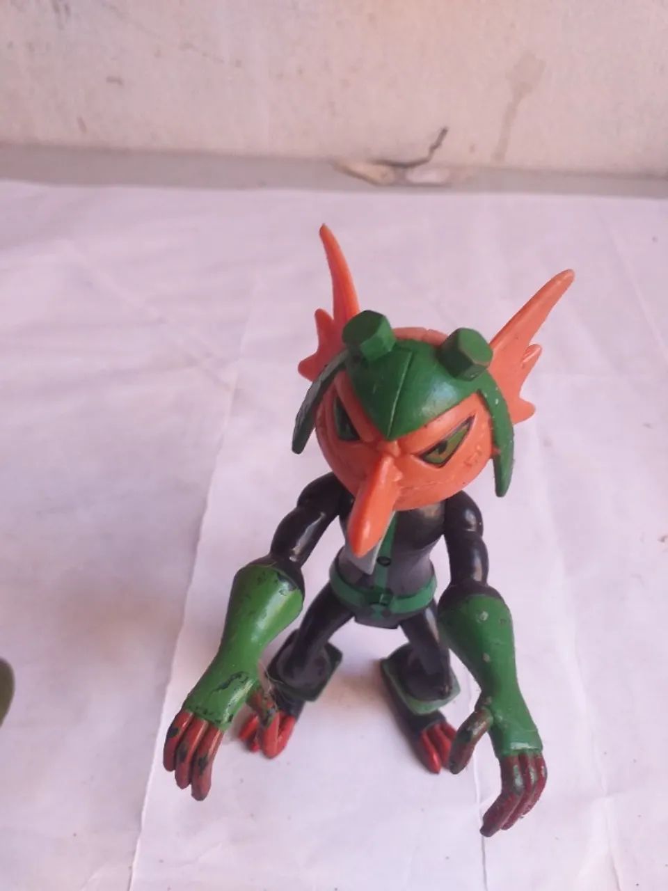 Boneco Diabrete Ben 10 R$35 retirar na cremação