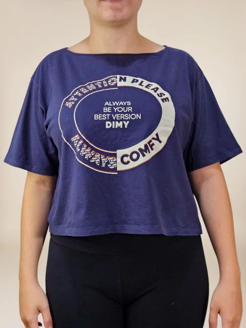 Camiseta cropped estampada azul marinho tam G