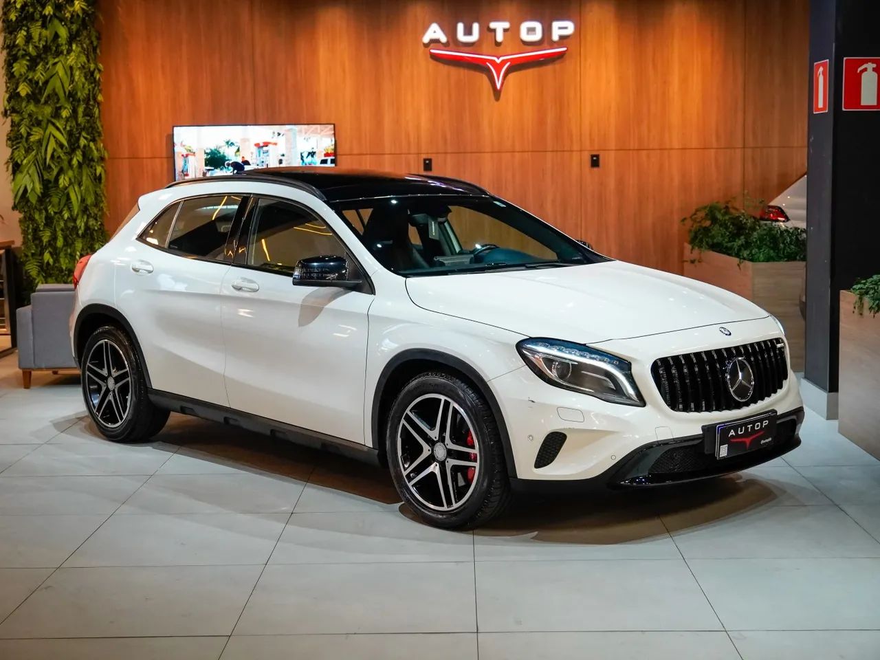 Mercedes-Benz GLA 250 Vision 2.0 TB 16V 211cv Aut. 2015