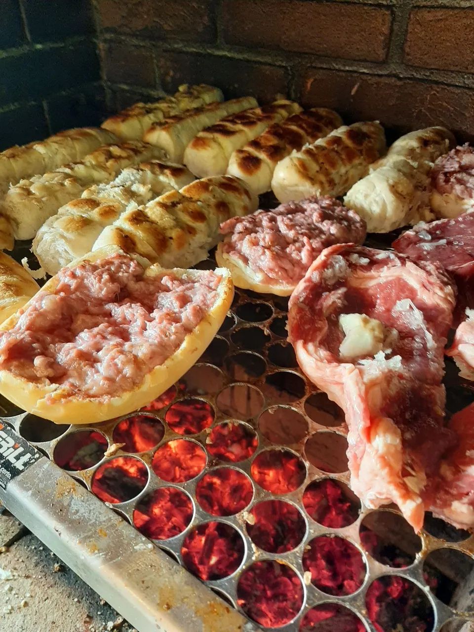 Churrasqueiro profissional particular para fetas e eventos - Foto 4